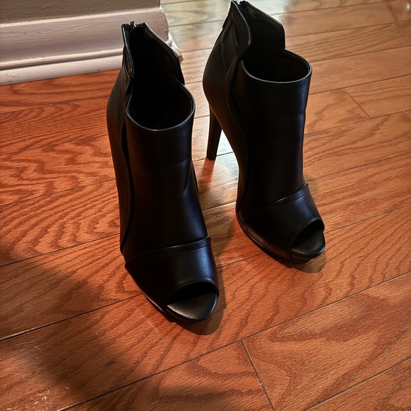 Shoes - Elegant Black Peep-Toe Ankle Boots
